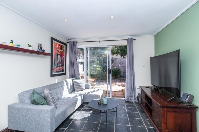 To Let 5 Bedroom Property for Rent in Meadowridge Western Cape